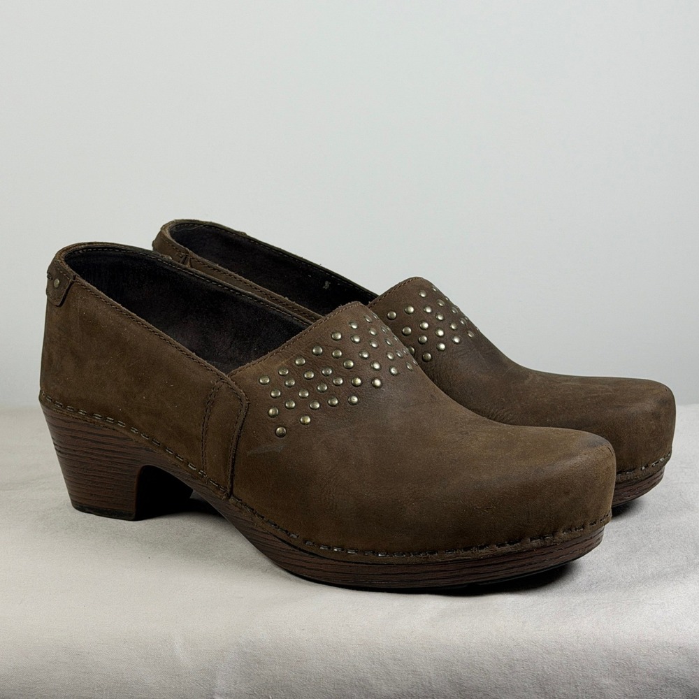 Dansko Brown Leather Studded Clogs Mules Wood Grain Heel Size 39 Womens 8.5